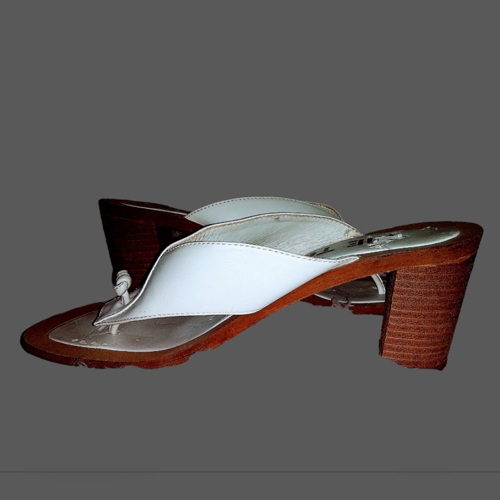 Me Too White Sandals Leather with Block Heel size 7M... Vintage